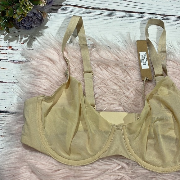 NWT SKIMS NO SHOWMOLDED UNLINED DEMI BRA Sand - Picture 6 of 11